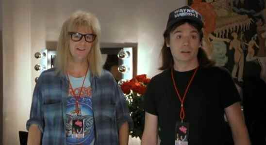 Mike Myers parle de son travail sur Wayne's World avec Dana Carvey et du rôle que sa co-star a indirectement joué dans Austin Powers