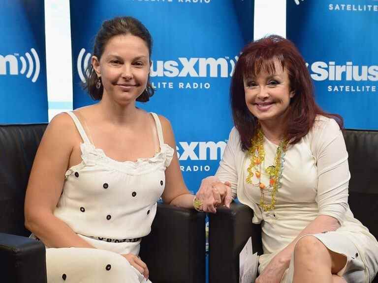 Naomi Judd est décédée d’une blessure par balle auto-infligée, dit sa fille Ashley