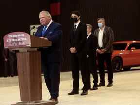 Doug Ford et Justin Trudeau annoncent un financement public de plus d'un milliard de dollars pour le réoutillage de l'usine automobile Stellaris à Windsor.