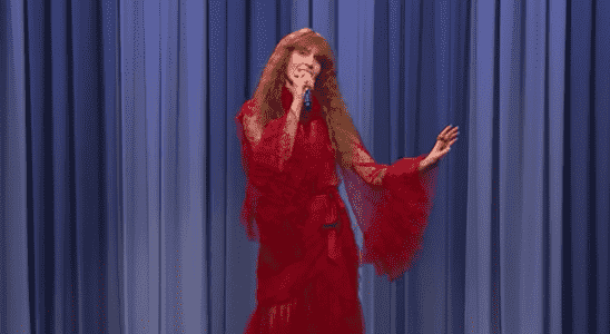 Pour terminer!  Regardez Florence Welch couvrir 'Margaritaville'