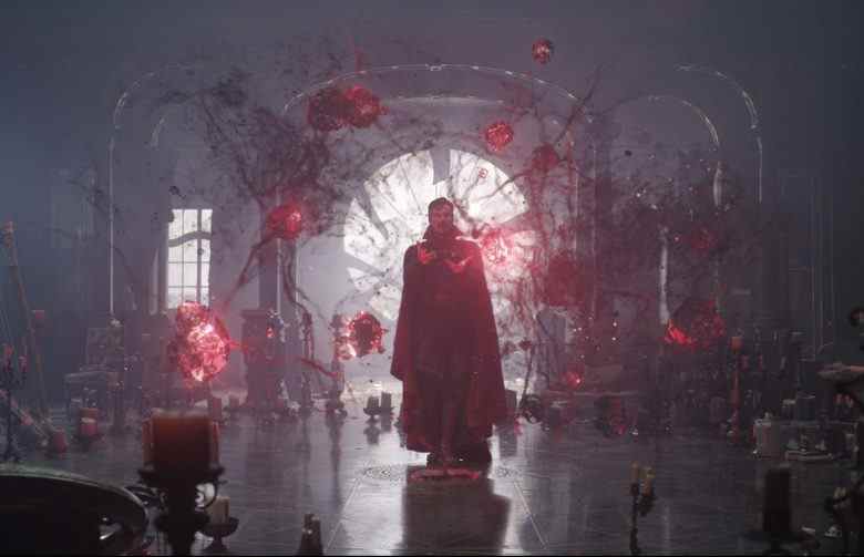 Benedict Cumberbatch dans le rôle du Dr Stephen Strange dans DOCTOR STRANGE IN THE MULTIVERSE OF MADNESS de Marvel Studios.  Photo publiée avec l'aimable autorisation des studios Marvel.  ©Marvel Studios 2022. Tous droits réservés.