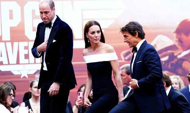 Première de Top Gun Maverick: le prince William et la duchesse de Cambridge sortent avec Tom Cruise pour les débuts glamour du film à Leicester Square