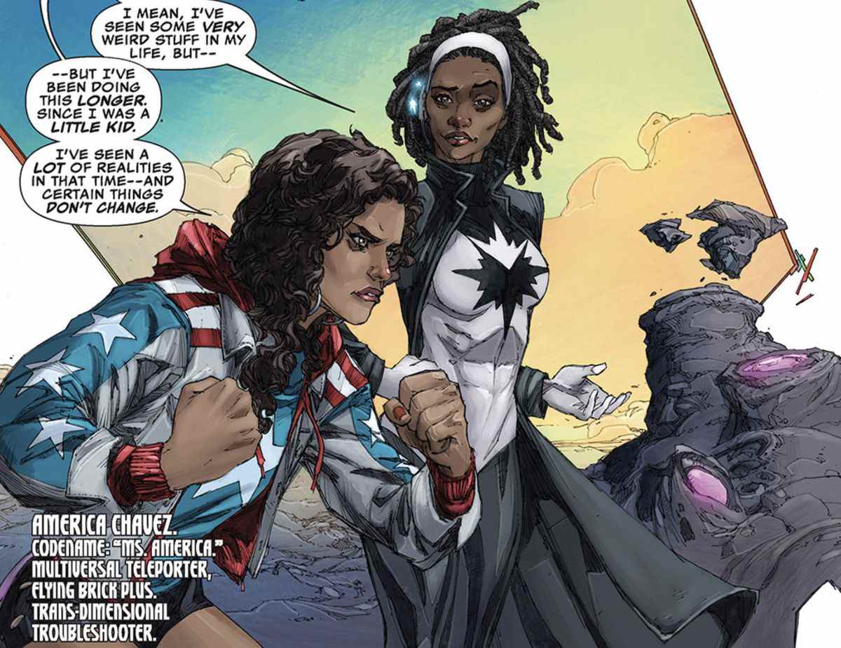 « Je fais ça depuis plus longtemps.  Depuis que je suis tout petit », déclare America Chavez à Pulsar/Monica Rambeau dans Ultimates #1 (2015).  