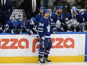 14 mai 2022 ;  Toronto, Ontario, CAN ;  Les joueurs des Maple Leafs de Toronto réagissent après avoir perdu contre le Lightning de Tampa Bay lors du septième match du premier tour des séries éliminatoires de la Coupe Stanley 2022 à la Scotiabank Arena.  Crédit obligatoire: Dan Hamilton-USA TODAY Sports