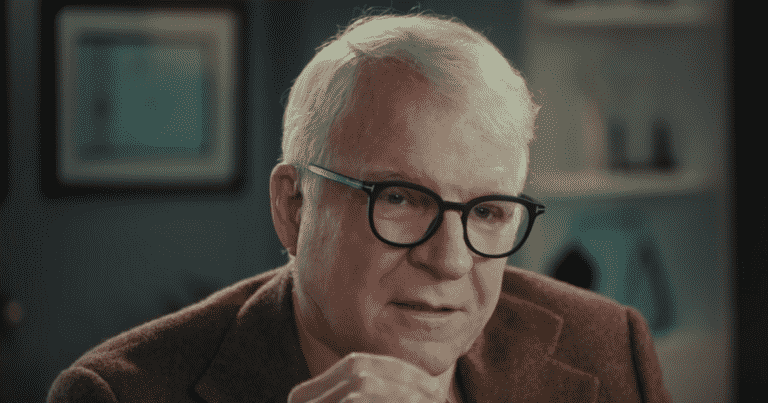 Steve Martin explique l'histoire du coussin Whoopee sur SNL
