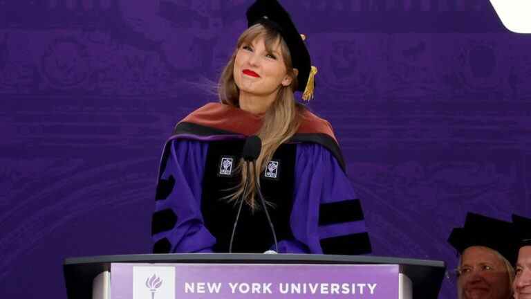 Taylor Swift prononce le discours d'ouverture de NYU : "Mes erreurs ont conduit aux meilleures choses de ma vie"
