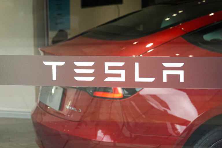 Tesla rappelle 130 000 voitures pour surchauffe des systèmes d’infodivertissement