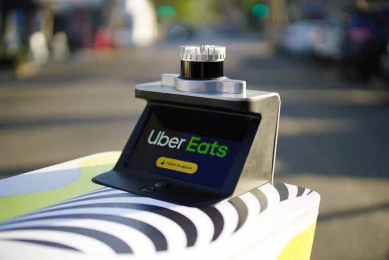 Uber Eats lance deux pilotes de livraison autonome à Los Angeles