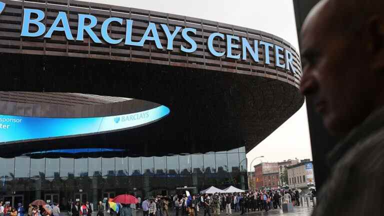 Un bruit intense au Barclays Center de New York provoque une rumeur de tireur actif, 10 personnes blessées dans l'agitation
