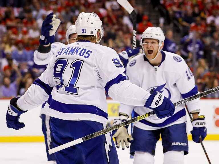 Un but de dernière minute donne à Lightning un avantage de 2-0 sur les Panthers