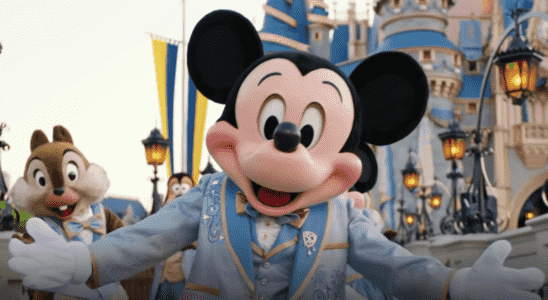 Une autre star de TikTok a obtenu un code vestimentaire à Disney World, mais apparemment, ce hack de t-shirt ne fonctionne plus toujours