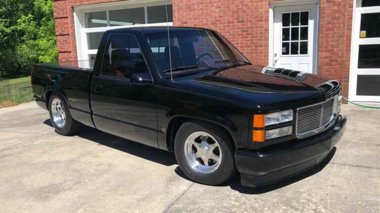 Une version personnalisée d’un pick-up Hot-Rod moderne arrive aux enchères à Indy