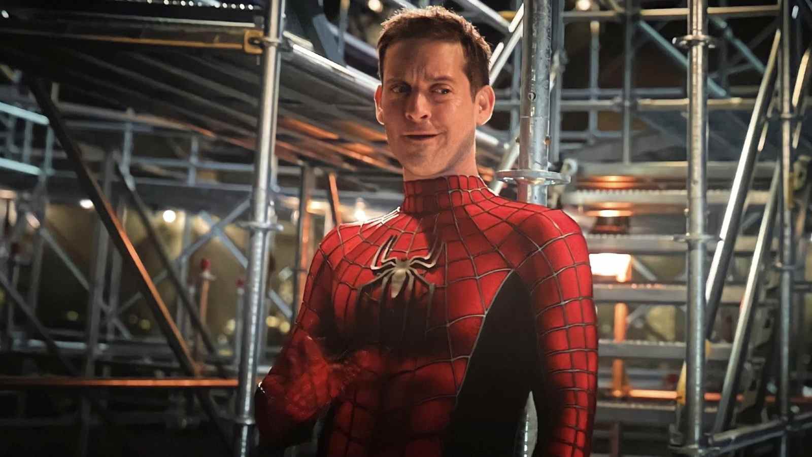 Voici comment Sam Raimi a réagi en voyant Tobey Maguire jouer à nouveau Peter Parker dans Spider-Man: No Way Home
