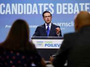 L'espoir à la direction du Parti conservateur du Canada, Pierre Poilievre, prend part à un débat à la conférence Canada Strong and Free Networking à Ottawa, le 5 mai.