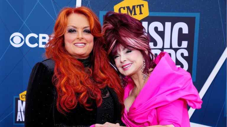 Wynonna Judd parle de la mort de sa mère Naomi : "Je me sens tellement impuissante"
