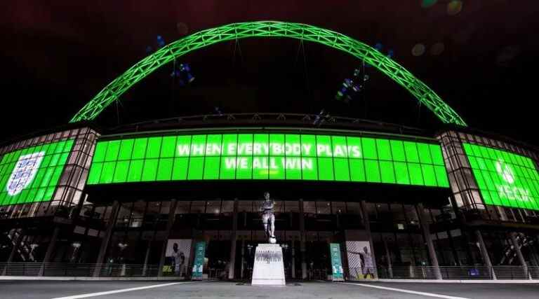 Xbox aide un fan de football atteint d’un trouble sanguin rare à assister à l’entraînement de l’équipe nationale d’Angleterre