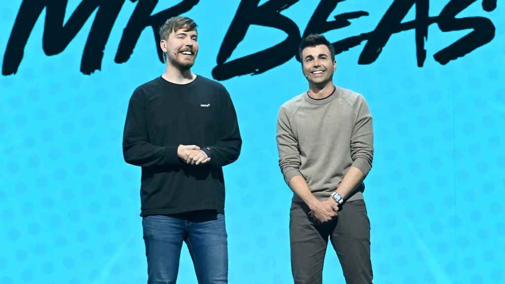 YouTube Upfront Trots Out MrBeast, Lizzo et d'autres grands créateurs, la plate-forme annonce une nouvelle solution de plafonnement de la fréquence des annonces Les plus populaires doivent être lues Inscrivez-vous aux newsletters Variety Plus de nos marques
	
	
