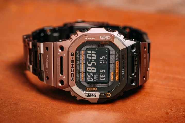 Casio G-Shock GMW-B5000TVB vu de face.