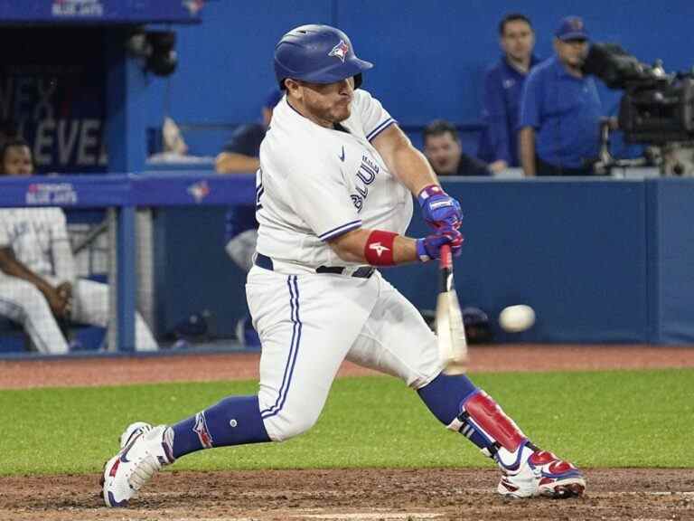 Kirk frappe une paire de circuits contre les White Sox lors de la sixième victoire consécutive des Blue Jays