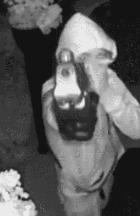 Capture d'écran d'une vidéo de surveillance à domicile d'une personne dans une résidence de Cobourg le lundi 30 mai 2022.