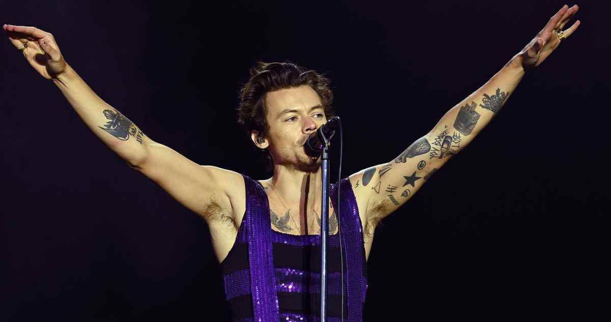 Harry Styles promet 1 million de dollars à Everytown pour la sécurité des armes à feu
