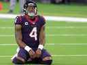 Deshaun Watson des Houston Texans réagit à un jeu lors d'un match contre les Titans du Tennessee au NRG Stadium le 03 janvier 2021 à Houston, Texas.