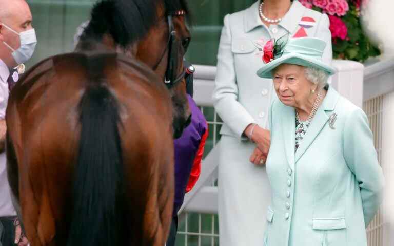 Les espoirs de la reine d’une victoire le jour du Derby se sont envolés après qu’un seul coureur ait été éliminé