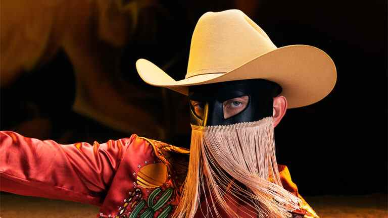 Le chanteur masqué Orville Peck sur le fait d'être ouvertement gay dans la musique country : "Nous avons toujours été là"
	
	
