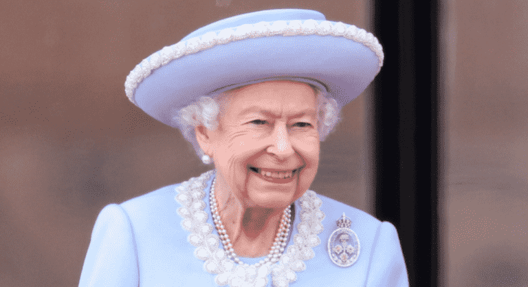 La signification de la broche d’apparence de balcon Queen’s Trooping the Colour