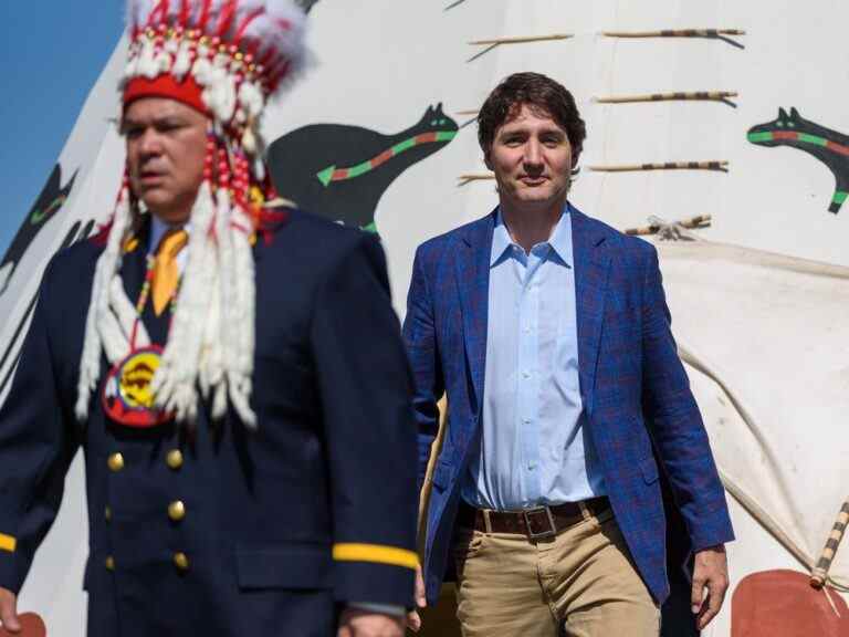 Trudeau signe un règlement de revendication territoriale historique avec la nation Siksika