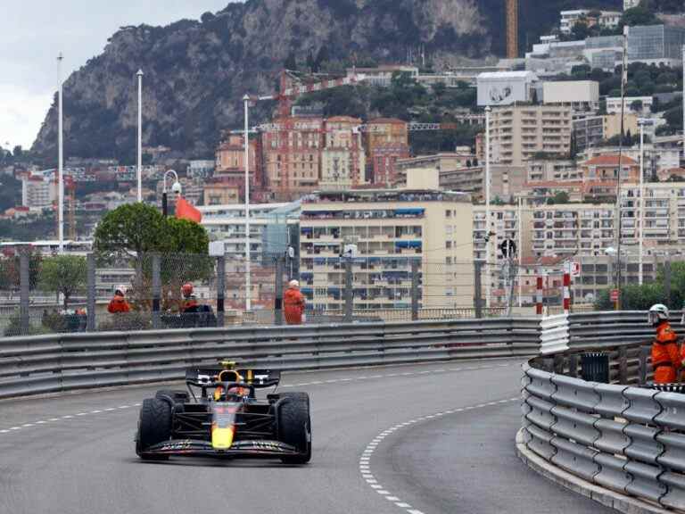 Le pilote de Formule 1 Sergio Perez remporte le Grand Prix de Monaco retardé par la pluie et sous le drapeau rouge