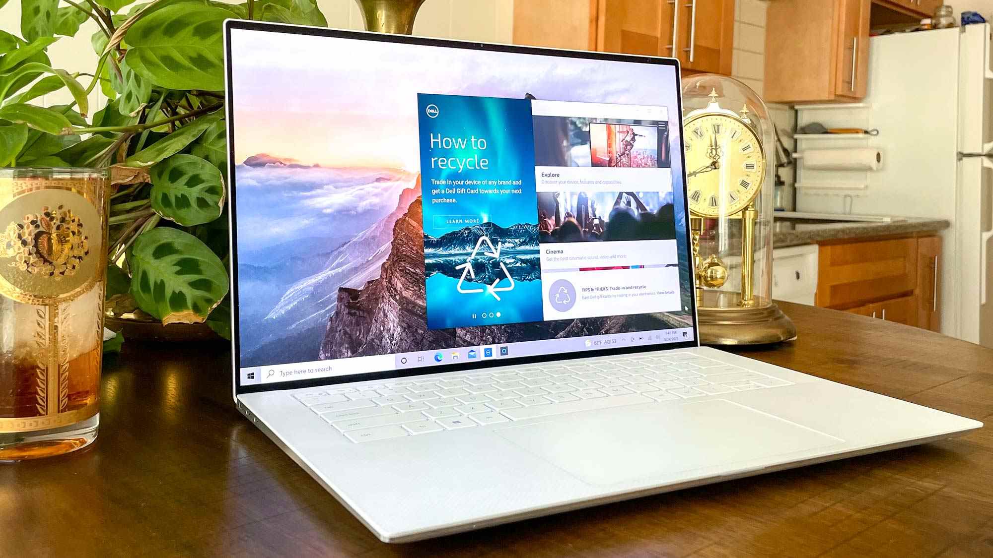 Dell XPS 15 OLED sur un bureau