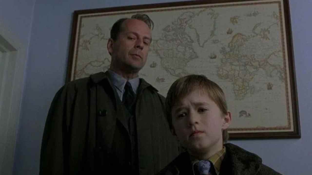 Bruce Willis et Haley Joel Osment dans Le sixième sens