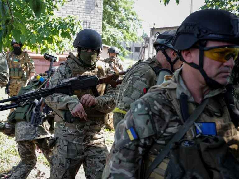 L’Ukraine dit qu’elle repousse les troupes russes dans la ville orientale du champ de bataille de Sievierodonetsk