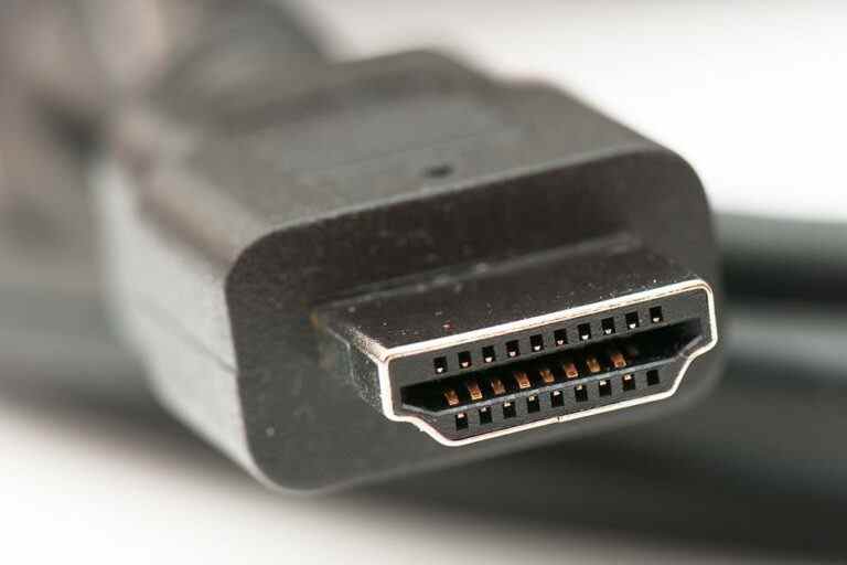 L’ajout de l’alimentation par câble à HDMI simplifie les longs trajets de câbles