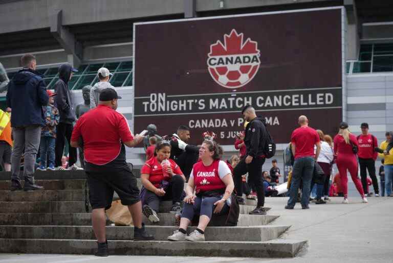 L’équipe nationale canadienne de soccer masculin refuse de prendre le terrain en raison d’un différend contractuel