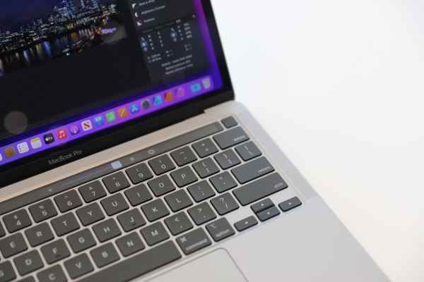 La barre tactile vit sur le MacBook Pro M2