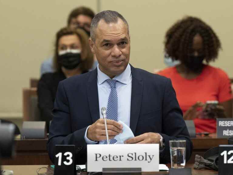 L’ancien chef de la police d’Ottawa, Peter Sloly, dit qu’il n’a pas demandé aux libéraux la Loi sur les urgences