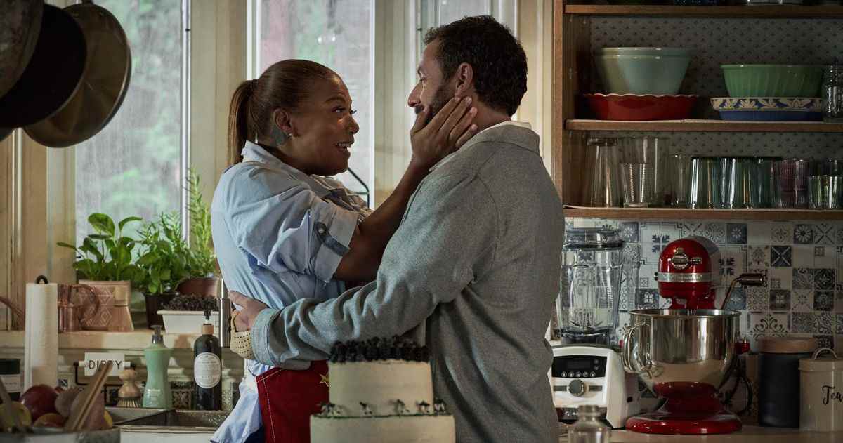 Queen Latifah comme Teresa et Adam Sandler comme Stanley dans Hustle