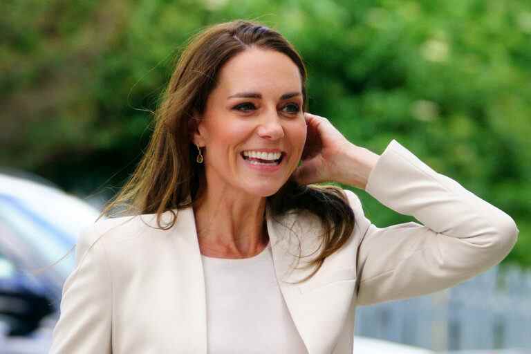 La duchesse de Cambridge retourne au travail dans une veste Zara à 50 £ après les célébrations du jubilé