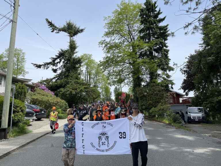 Des dirigeants autochtones demandent à la GRC d’intervenir après que des manifestants ont été renversés par un camion à Mission