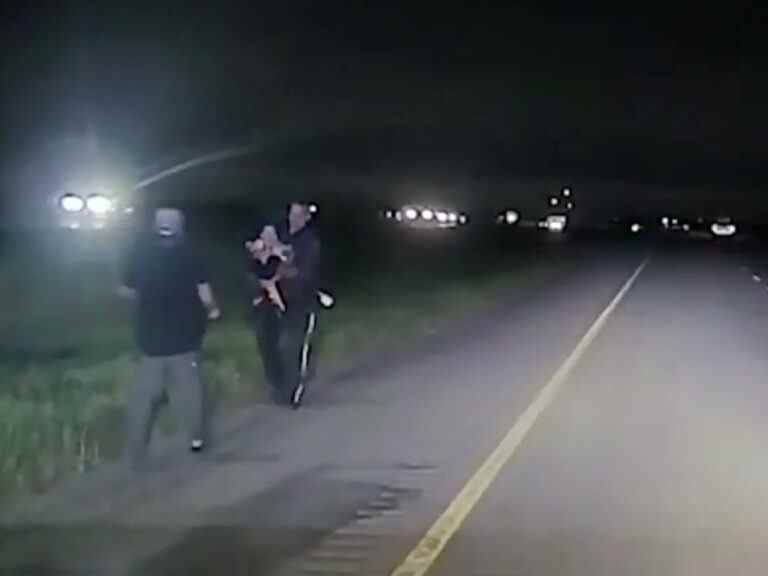 Un voleur de camion laisse un bébé sur le bord de l’autoroute pendant sa poursuite