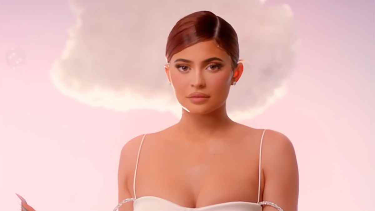 Maman de deux enfants, Kylie Jenner donne le coup d'envoi d'un été chaud entre filles comme personne ne l'aime
