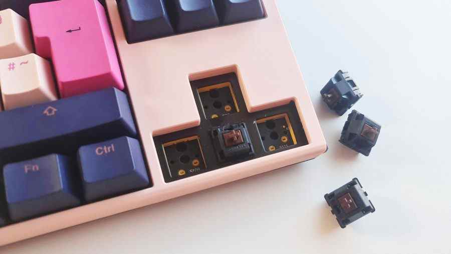 Avis Ducky One 3 - Les commutateurs mécaniques Cherry MX Brown remplaçables à chaud ont été retirés du clavier de jeu