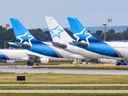 Avion d'Air Transat stationné à l'aéroport Trudeau de Dorval, à l'ouest de Montréal.