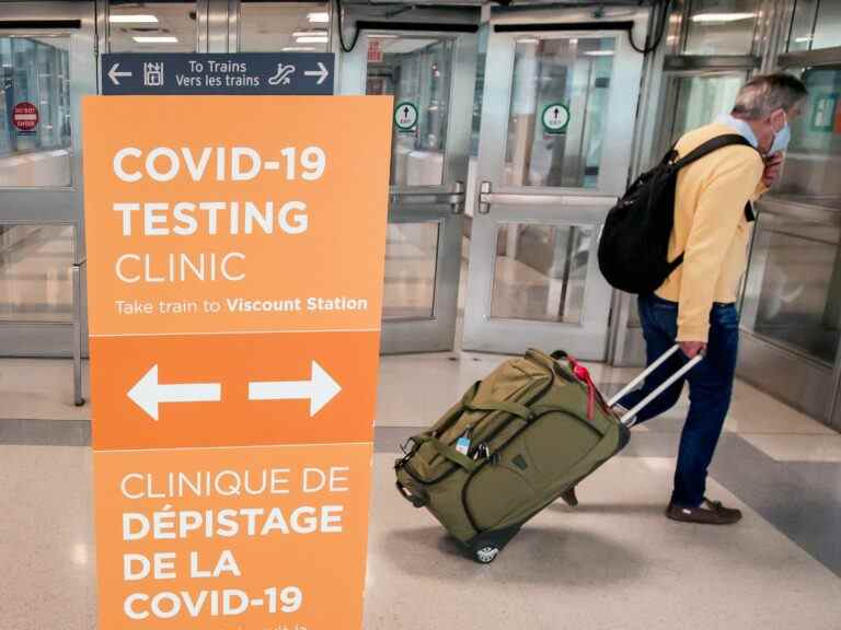 Les libéraux suspendent les tests COVID aléatoires dans les aéroports alors que la frustration suscitée par les règles de voyage augmente