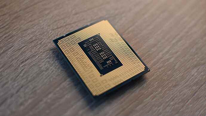 Le dessous d'un processeur Intel Core i5-12600K.