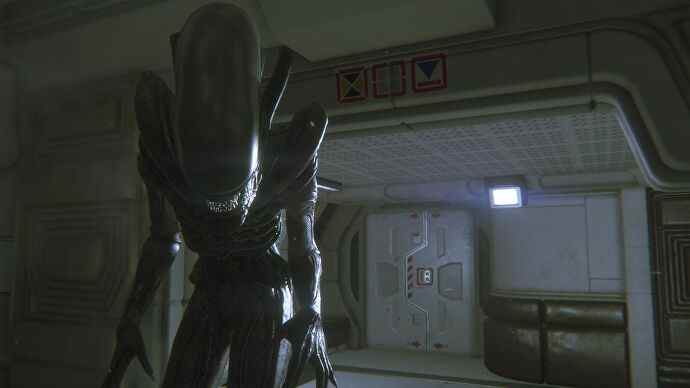 Le xénomorphe qui se dirige vers la caméra dans Alien Isolation