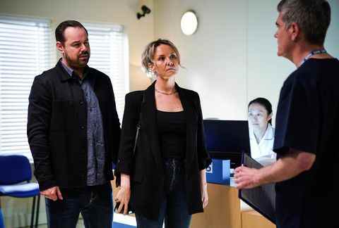 Mick Carter et Janine Butcher à l'hôpital d'Eastenders