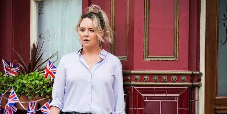 EastEnders révèle comment Janine Butcher est prise au piège d'un stratagème d'accident de voiture

